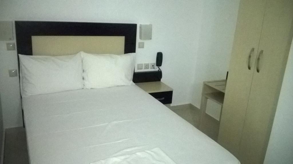 Hotel Dellis 카메나불라 외부 사진