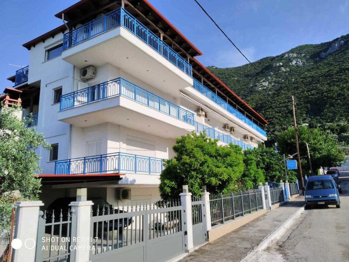 Hotel Dellis 카메나불라 외부 사진